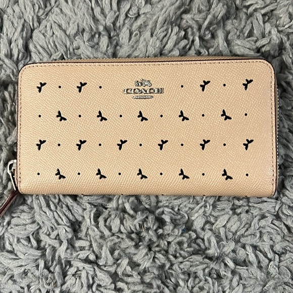 authentic, rare, hard to find coach perforated butterfly tote w/ matching wallet - Picture 9 of 11